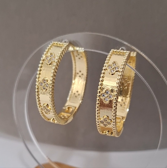 usaquality Jewelry - Multi Diamonds Clovers Gold Filled Hoops